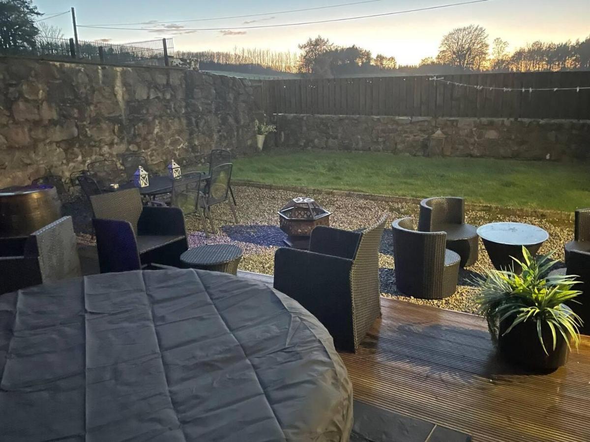 Rural Chapel Cottage Near Airport Bar & Hot Tub 애버딘 외부 사진