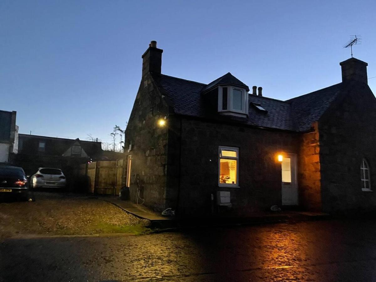 Rural Chapel Cottage Near Airport Bar & Hot Tub 애버딘 외부 사진